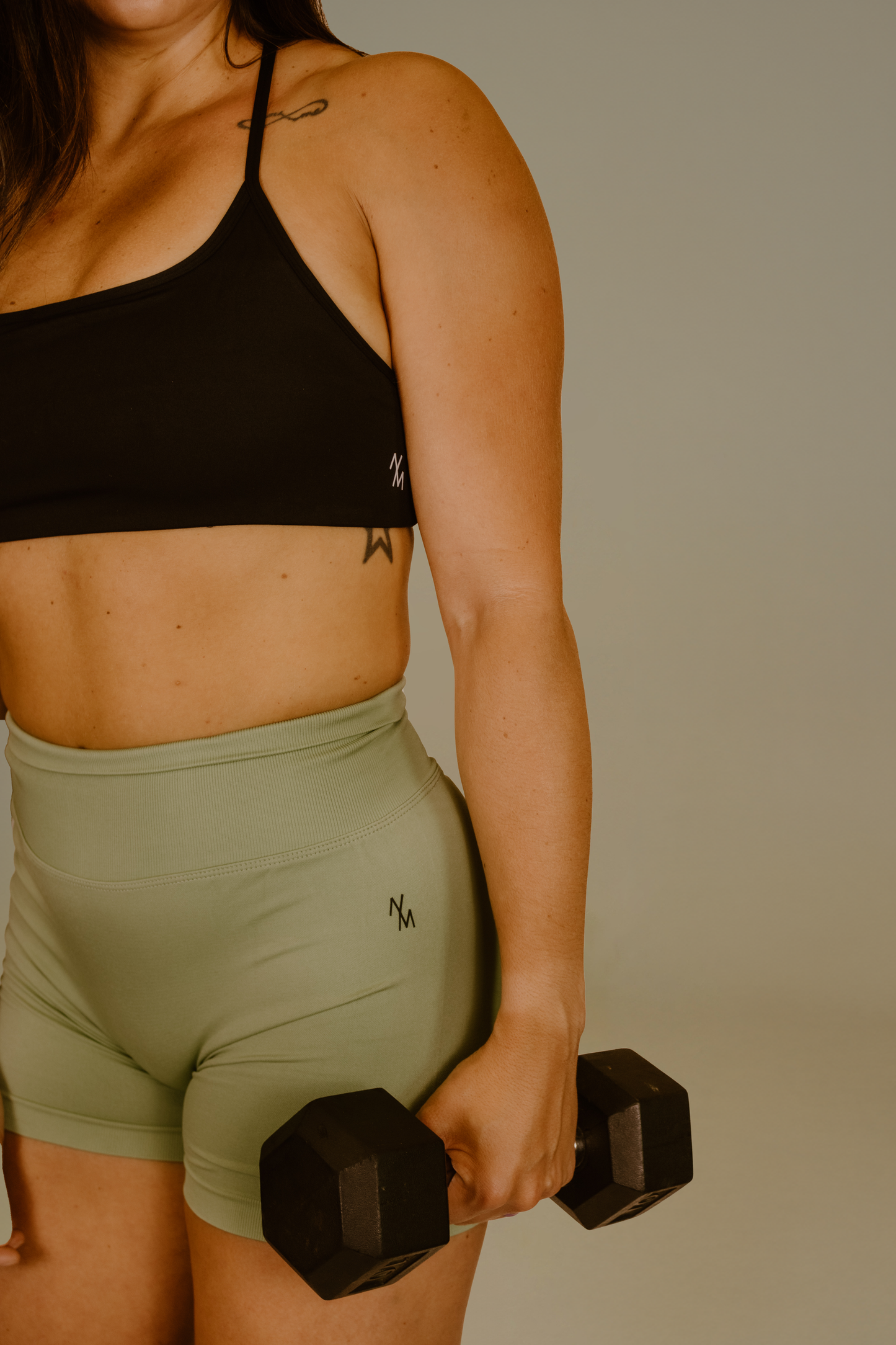 Light support-backless bra Black color